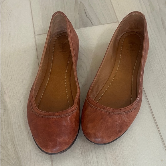 FRYE AND CO. Brown Flats - Picture 2 of 11